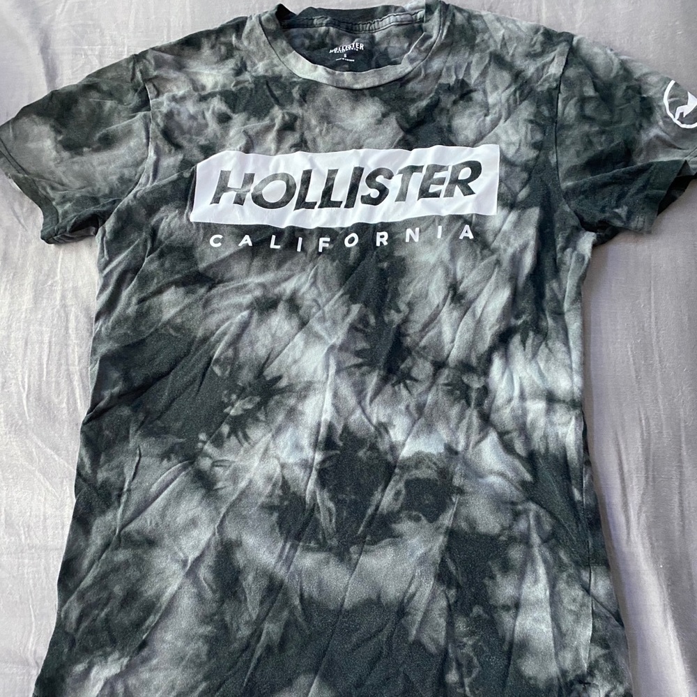 Black Hollister t-shirt